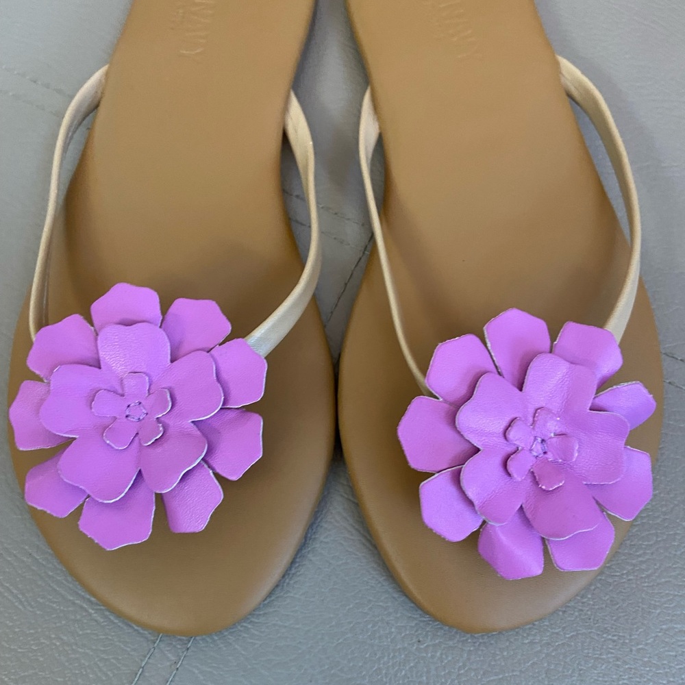 ❣️🆕Old Navy Flower Sandals❣️ - Picture 2 of 9